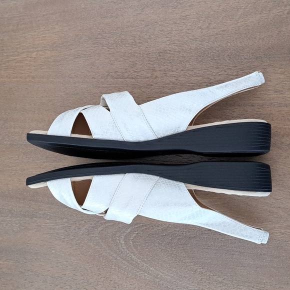 Comfortview The Pearl Sandal - Color: White - Size: 10 W - Picture 6 of 9